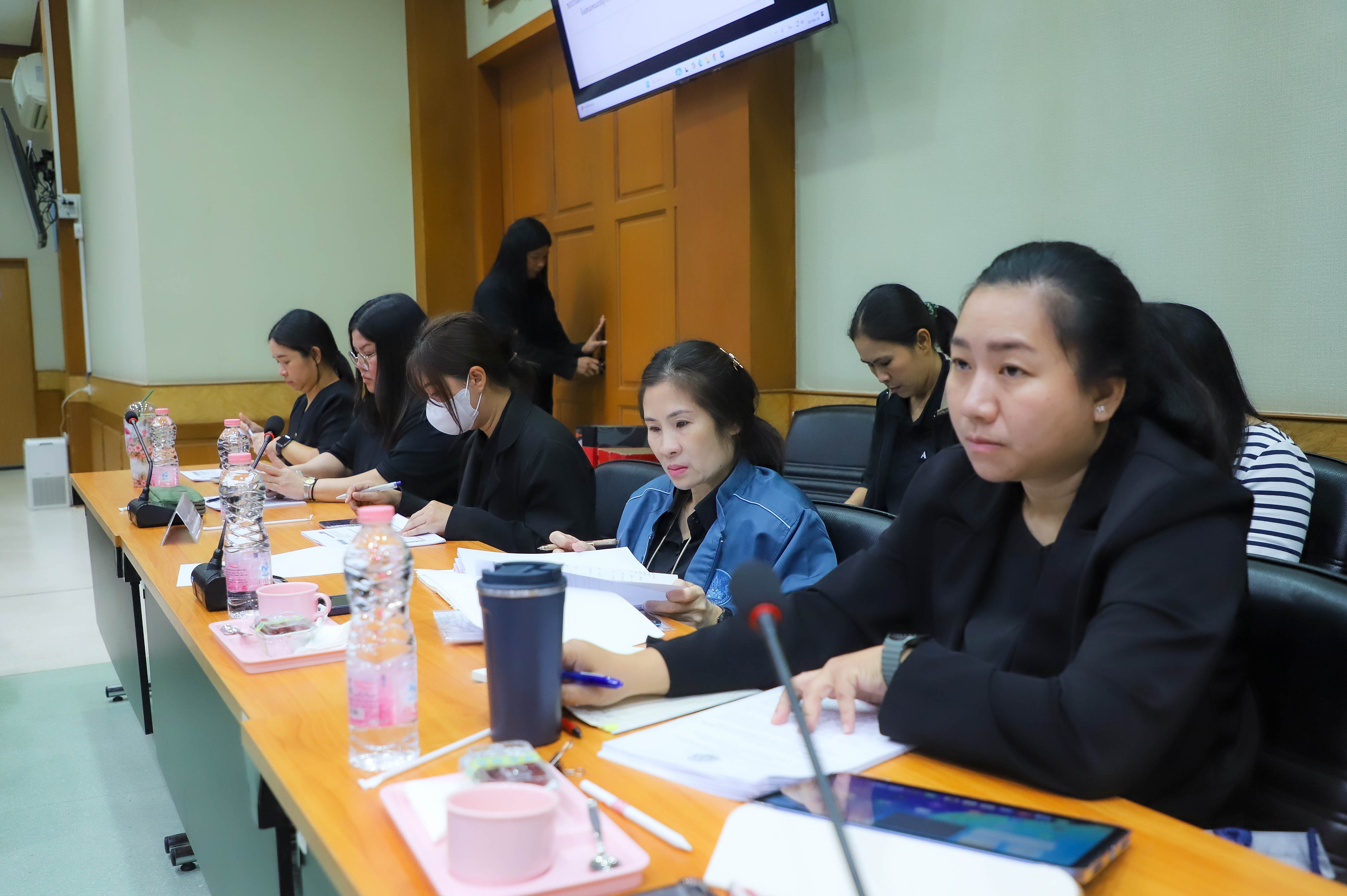 title - อกก.คง. เคาะ! ก่อสร้างสระเก็บน้ำ พัฒนาแหล่งน้ำและระบบกระจายน้ำ ไฟเขียว! หลักเกณฑ์การอนุมัติลดหรืองดเก็บดอกเบี้ย พร้อมเสนอ คปก. อนุมัติก่อสร้างระบบไฟฟ้าในแปลงที่ดิน